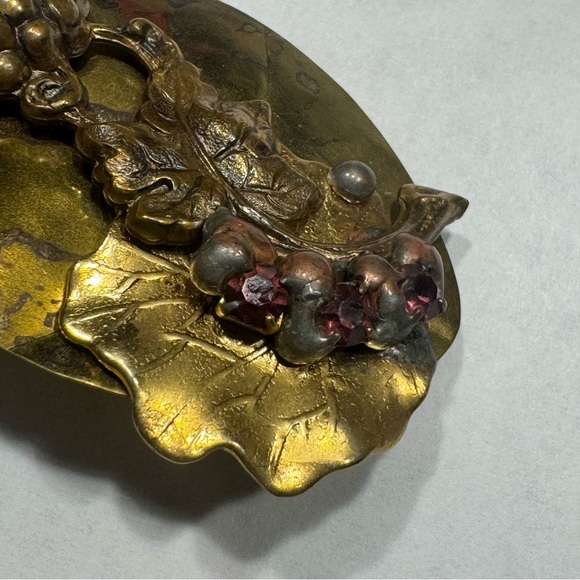 Vintage Brass Leaf‎ Grape Cluster Brooch And Clip On Earrings Set - Picture 6 of 13